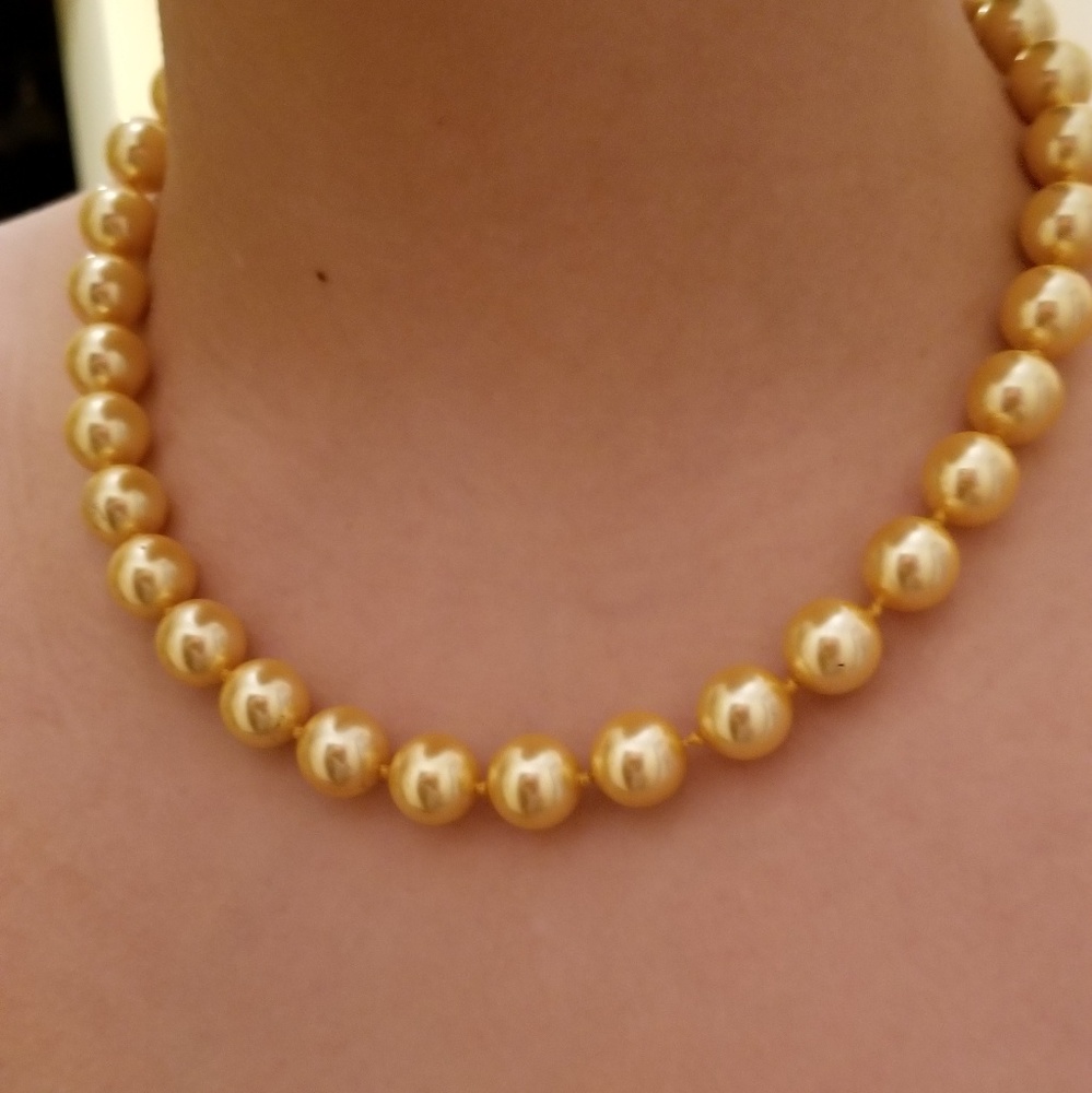 Golden Pearl necklace